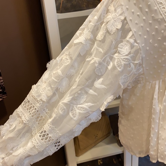 WHITE FLORAL EMBROIDERED TOP - Picture 6 of 7